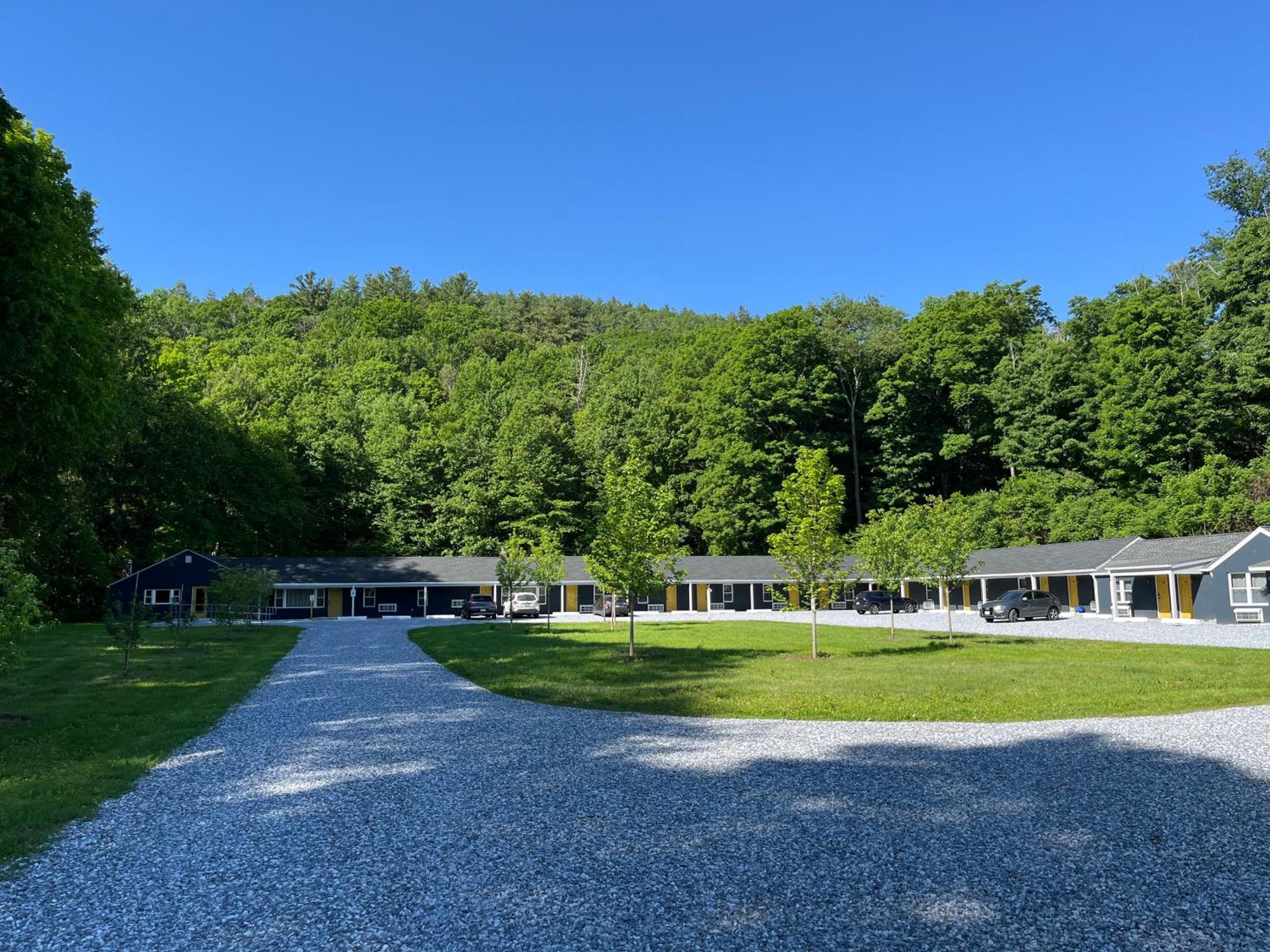 East Rock Inn Грейт Барингтън Екстериор снимка