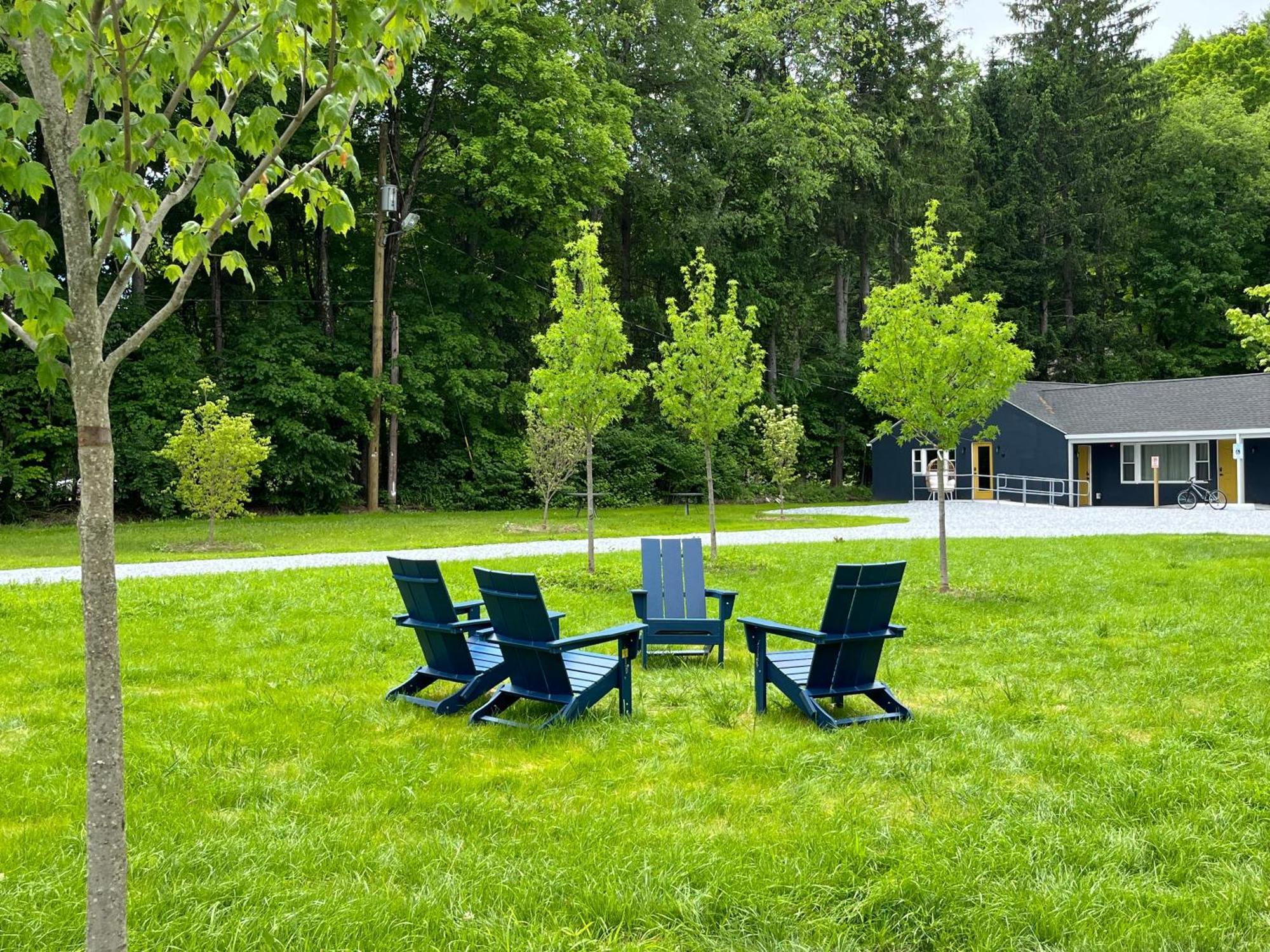 East Rock Inn Грейт Барингтън Екстериор снимка